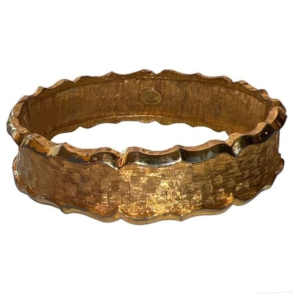 Rare Vintage Hattie Carnegie Wavy Textured Brushed Gold Tone Clamper Bracelet - Picture 2 of 5